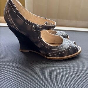 Seychelles Grayish wedge heeled shoes